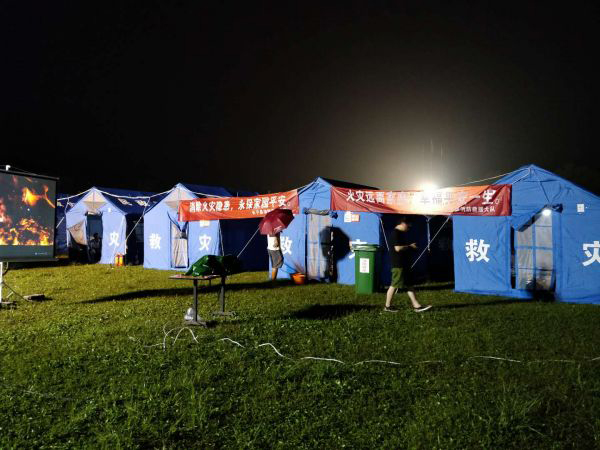 宜宾长宁地震24小时后,震中双河镇帐篷短缺